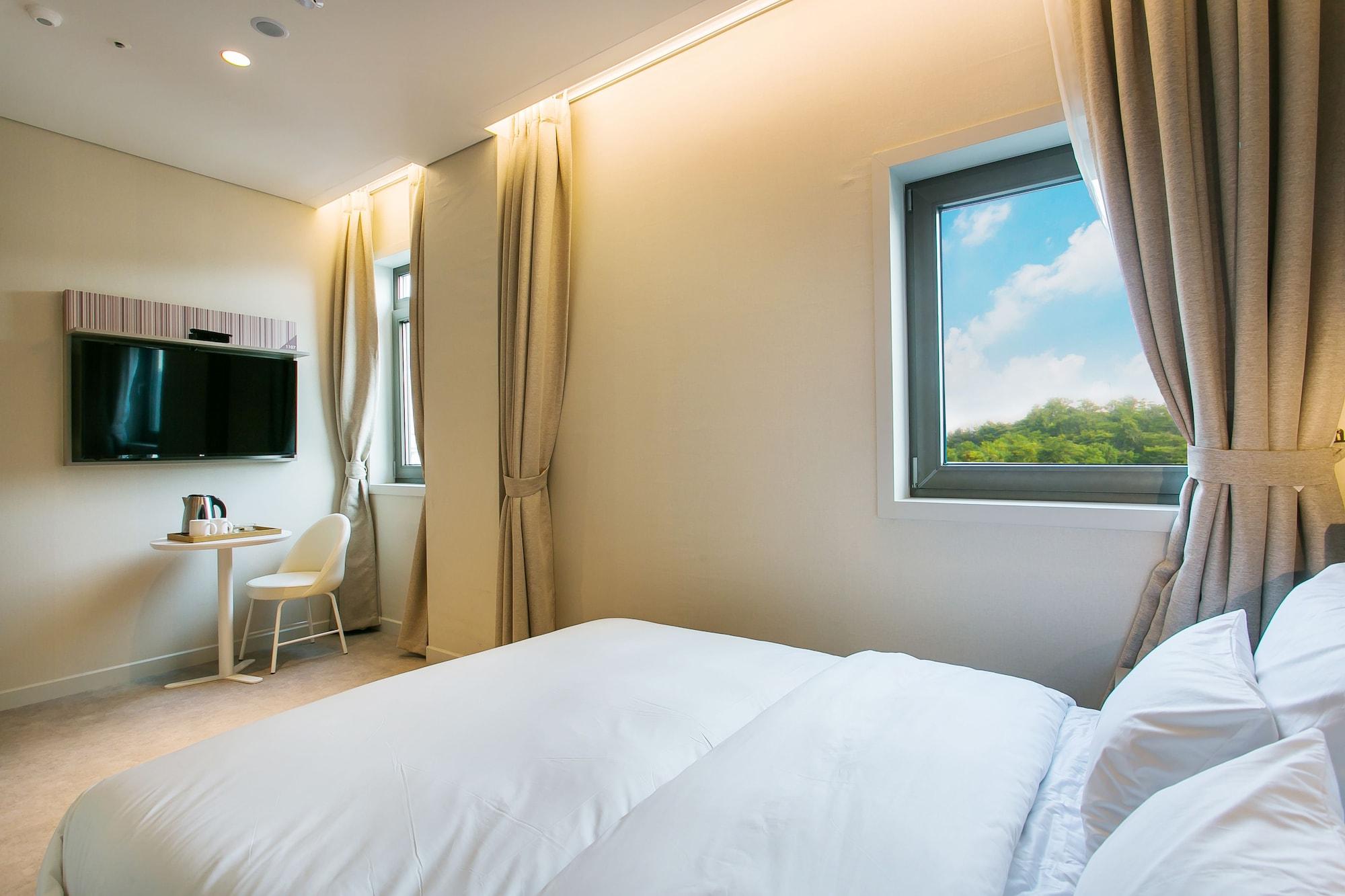 H Avenue Hotel Idae Shinchon Сеул Екстериор снимка
