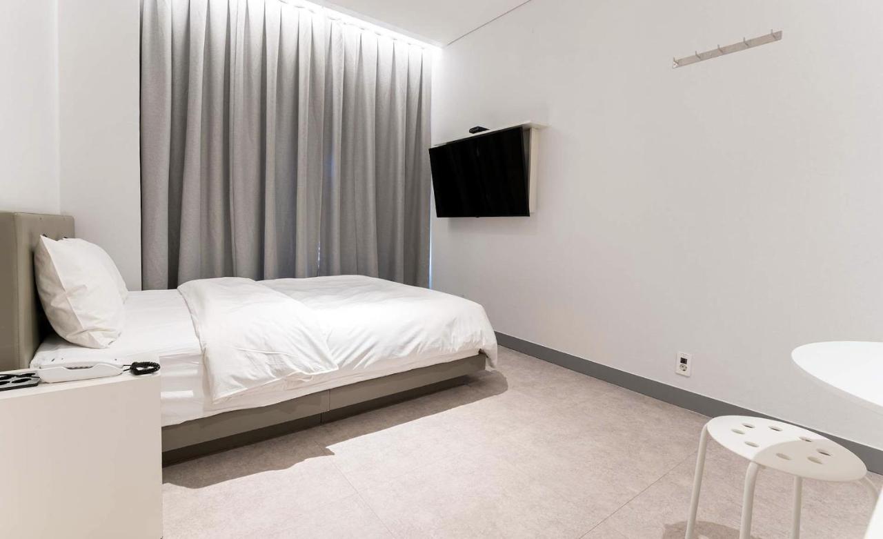 H Avenue Hotel Idae Shinchon Сеул Екстериор снимка