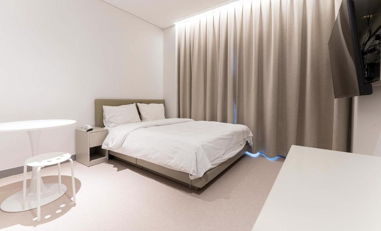 H Avenue Hotel Idae Shinchon Сеул Екстериор снимка