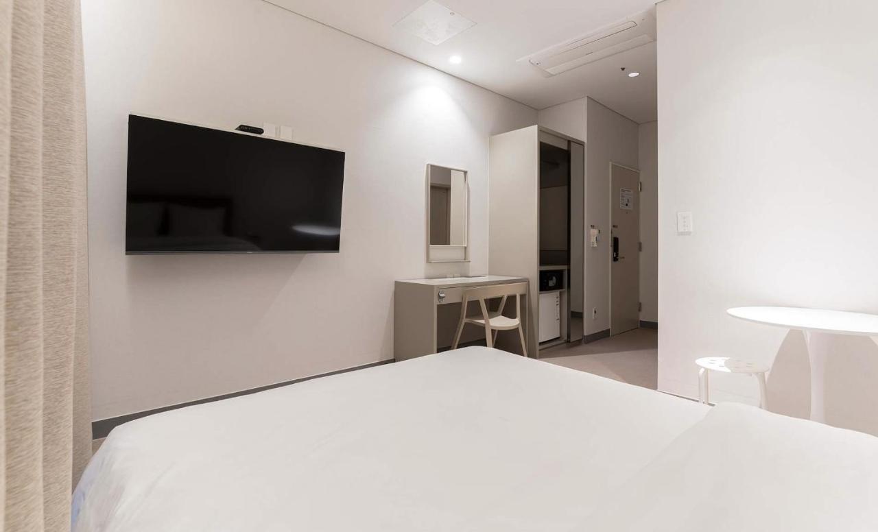 H Avenue Hotel Idae Shinchon Сеул Екстериор снимка