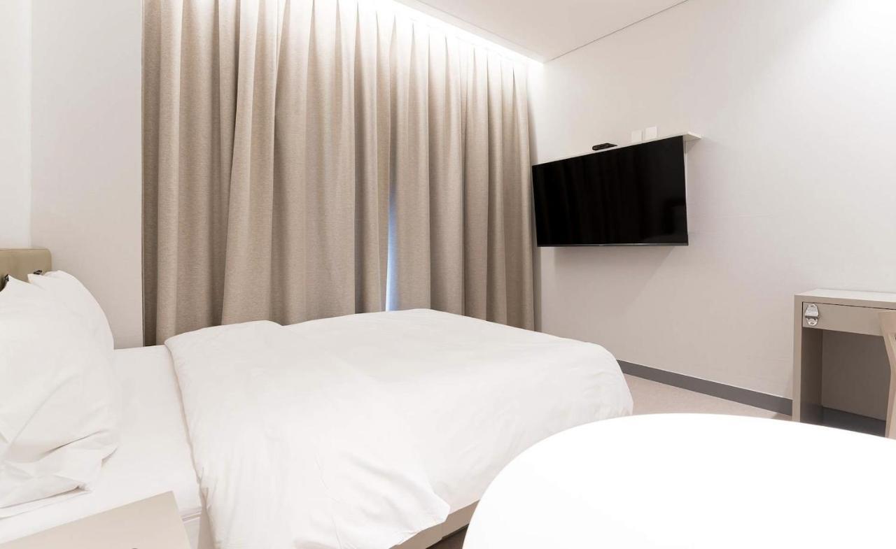 H Avenue Hotel Idae Shinchon Сеул Екстериор снимка