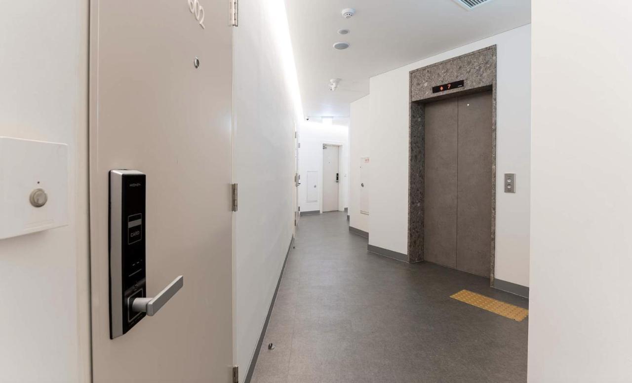 H Avenue Hotel Idae Shinchon Сеул Екстериор снимка