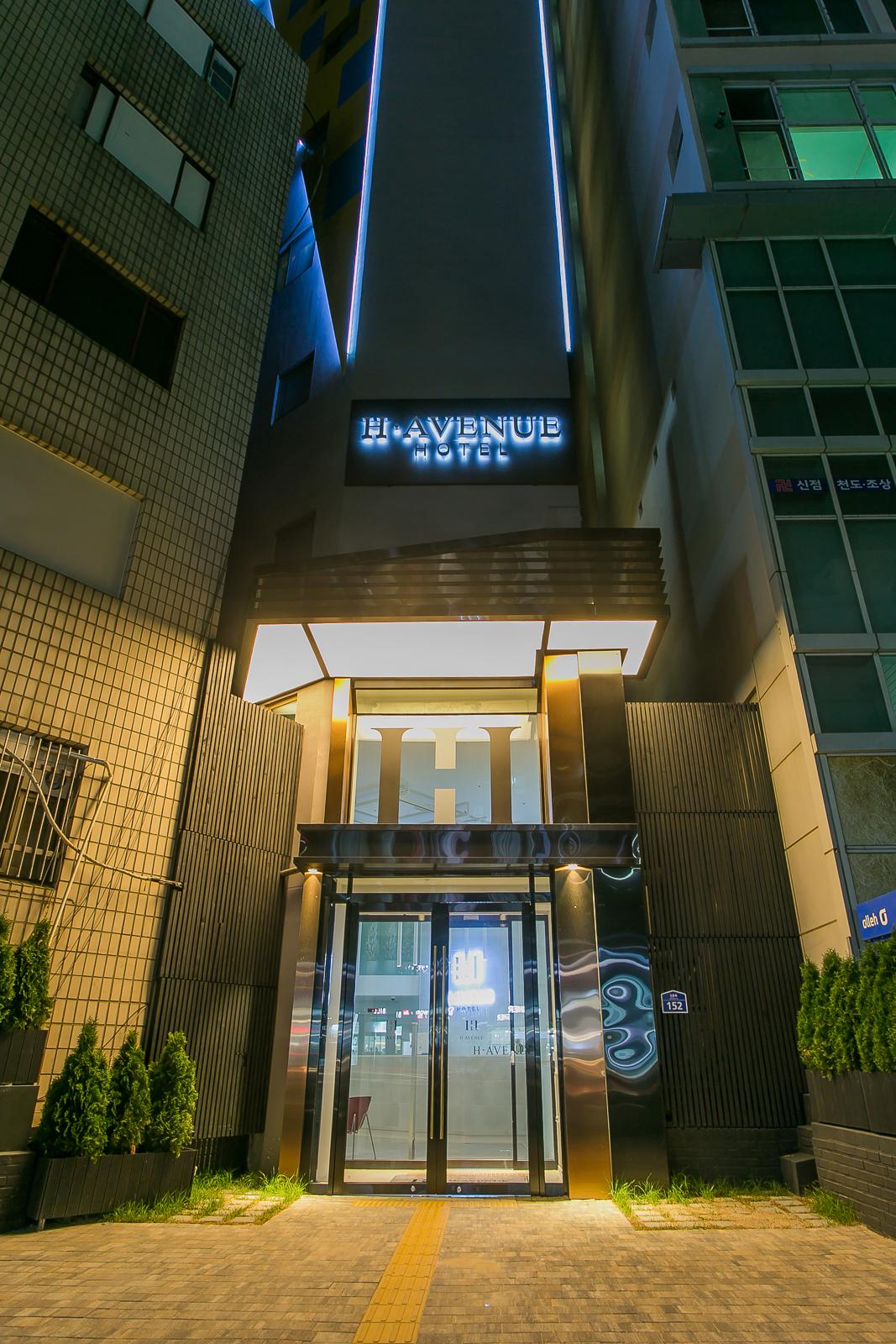 H Avenue Hotel Idae Shinchon Сеул Екстериор снимка