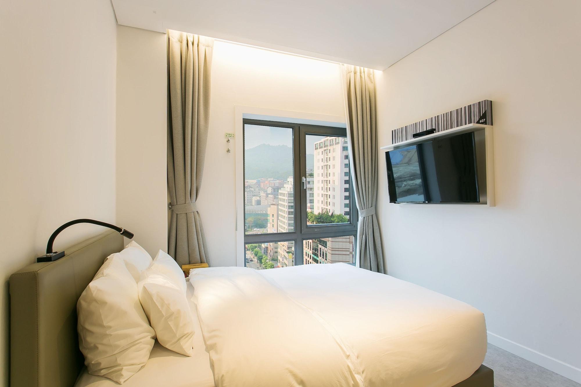H Avenue Hotel Idae Shinchon Сеул Екстериор снимка