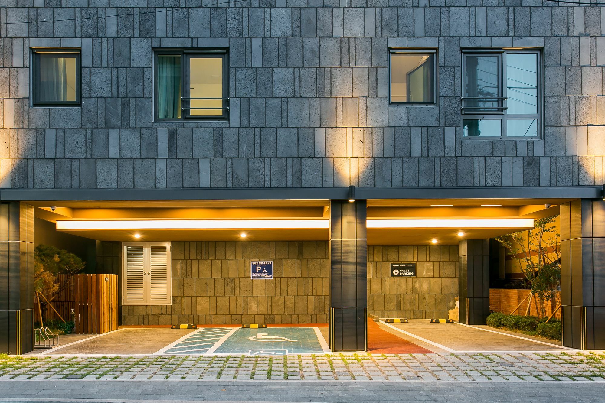 H Avenue Hotel Idae Shinchon Сеул Екстериор снимка