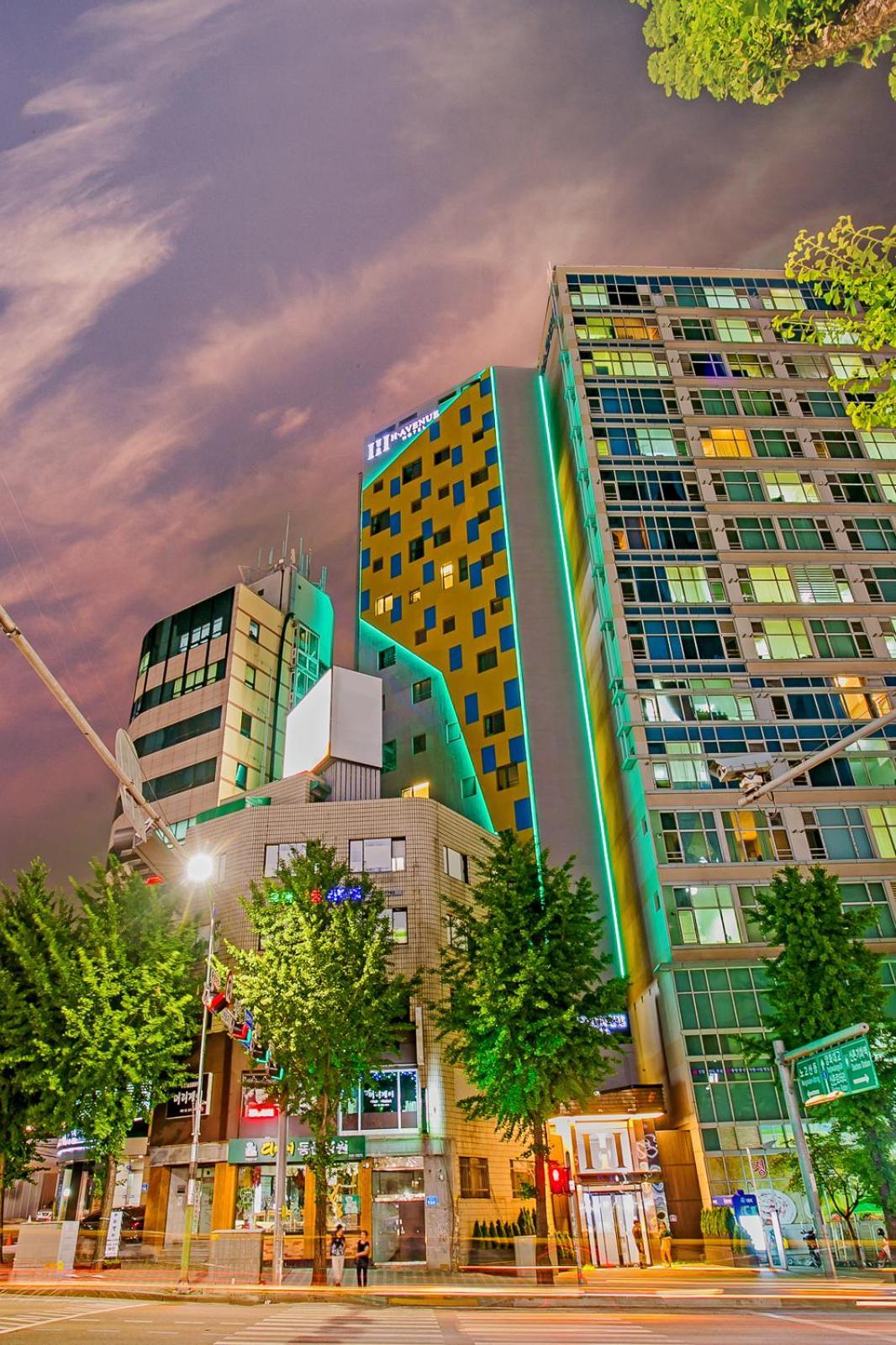 H Avenue Hotel Idae Shinchon Сеул Екстериор снимка